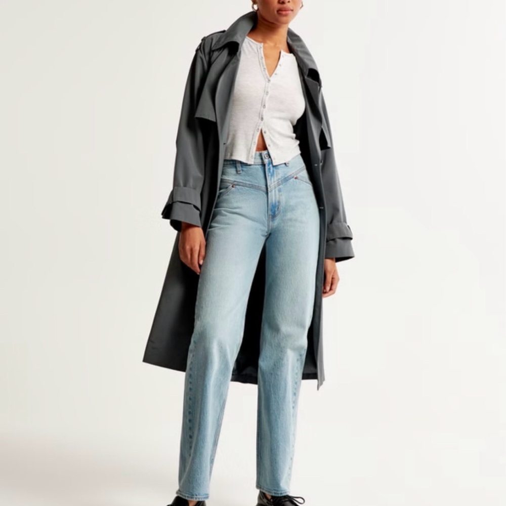 Abercrombie & Fitch Curve Love High Rise 90s Relaxed Jean Front Yoke